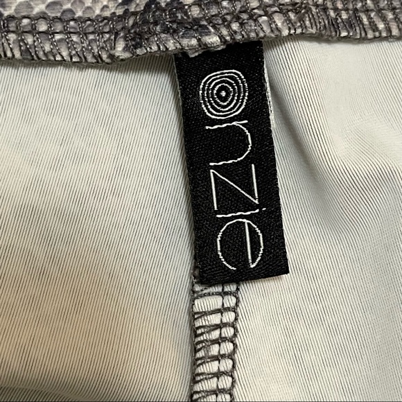 Onzie Leggings Snakeskin Crop Mesh Panel Size Small - Picture 5 of 12